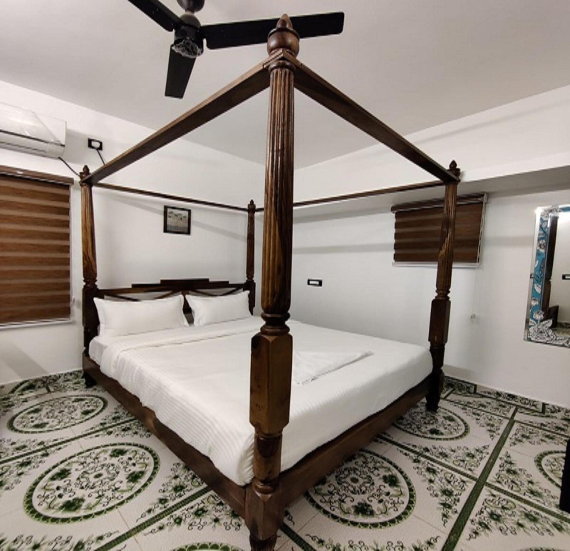 Courtyard Castle Heritage Resort Pondicherry Exterior foto