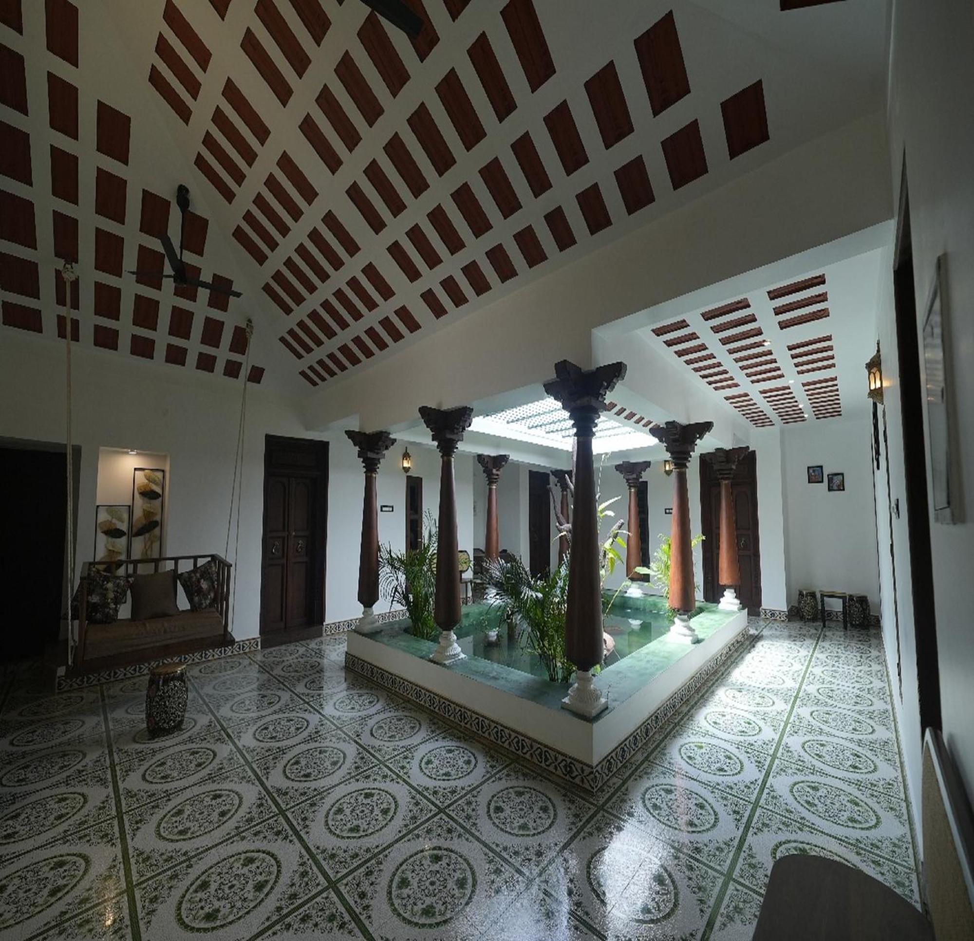 Courtyard Castle Heritage Resort Pondicherry Exterior foto