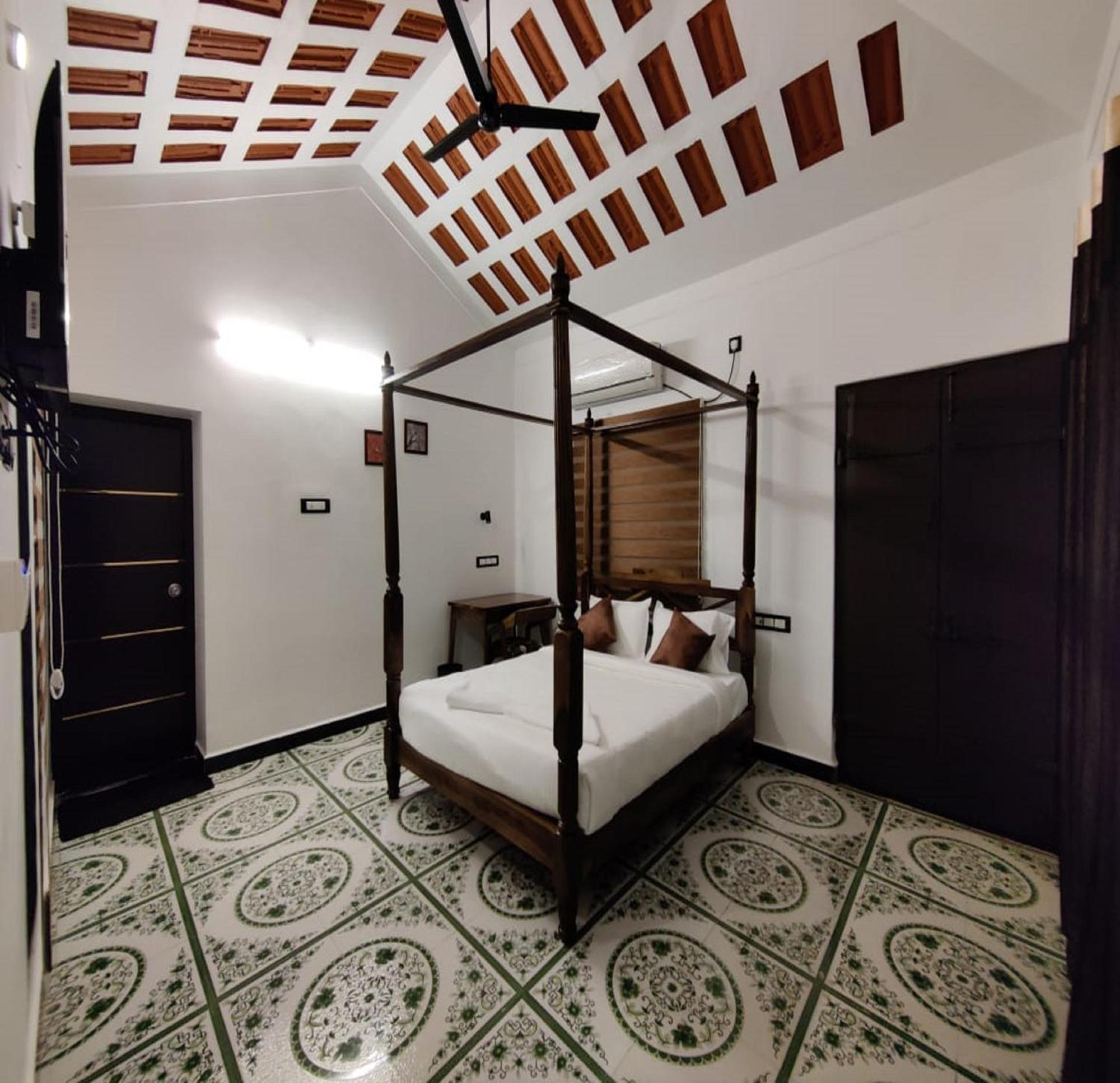 Courtyard Castle Heritage Resort Pondicherry Exterior foto