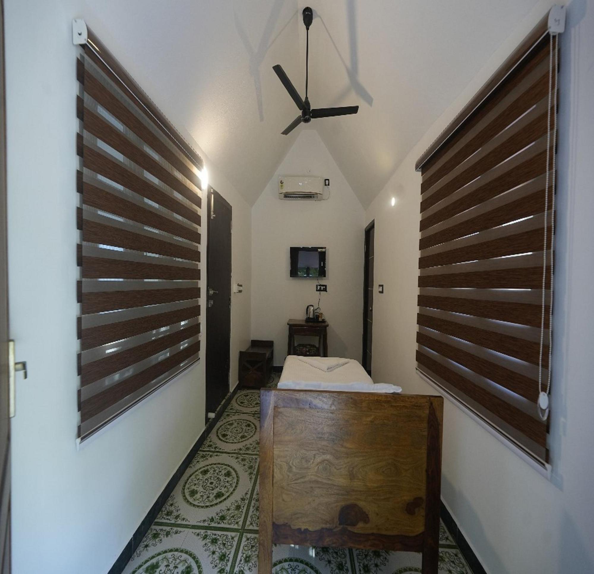 Courtyard Castle Heritage Resort Pondicherry Exterior foto
