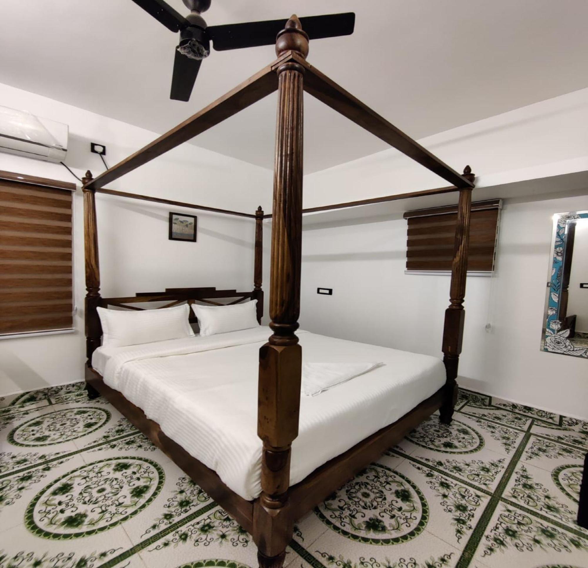 Courtyard Castle Heritage Resort Pondicherry Exterior foto